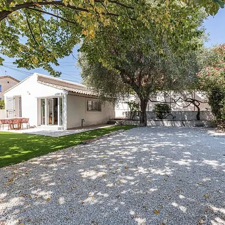 Maisonnette à 400m De La