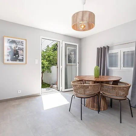 Maisonnette à 400m De La *