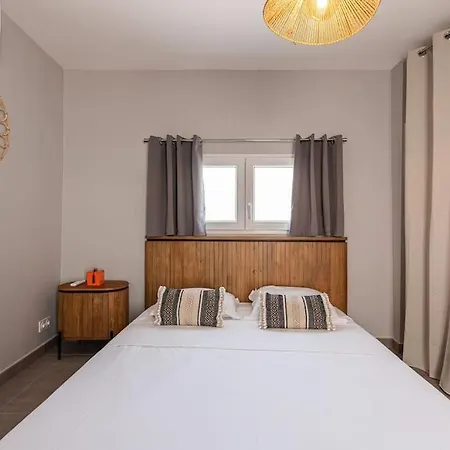 Maisonnette à 400m De La *